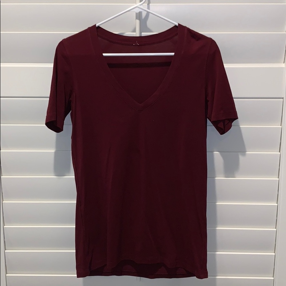 Lululemon Maroon/Burgundy Short Sleeve V Neck